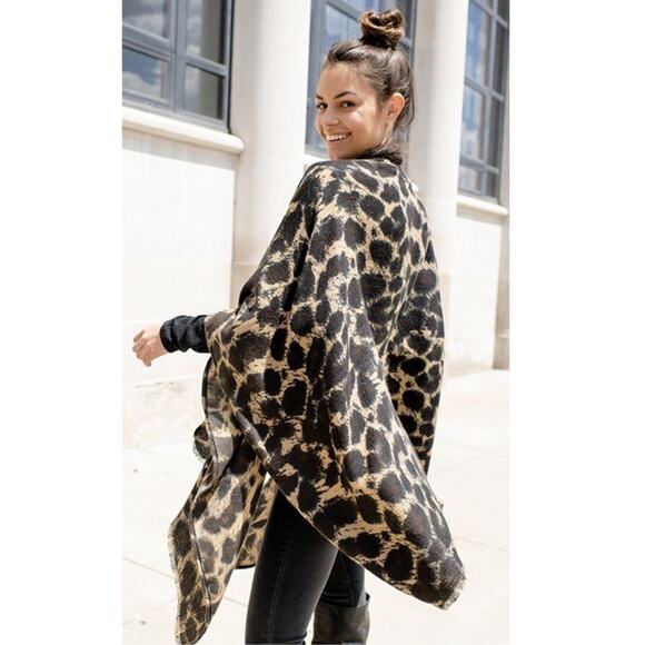 BCBG‎ Maxazria Animal Print Poncho - Picture 1 of 8